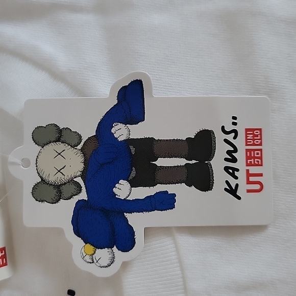 *NWT* UNIQLO KAWS - Picture 7 of 9